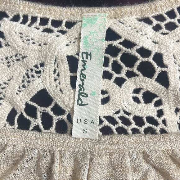 Emerald (boutique brand) oatmeal color top, faux button front with lace detail - Picture 2 of 8